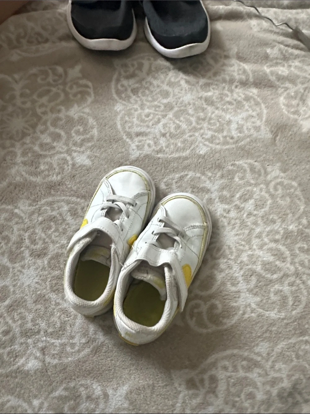 Nike Kids White and Yellow Velcro Sneakers
